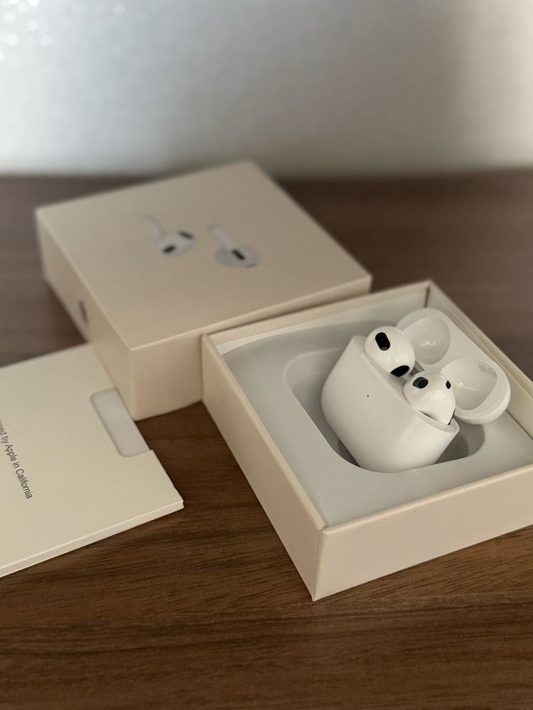 Продам airpods оригинальные новые