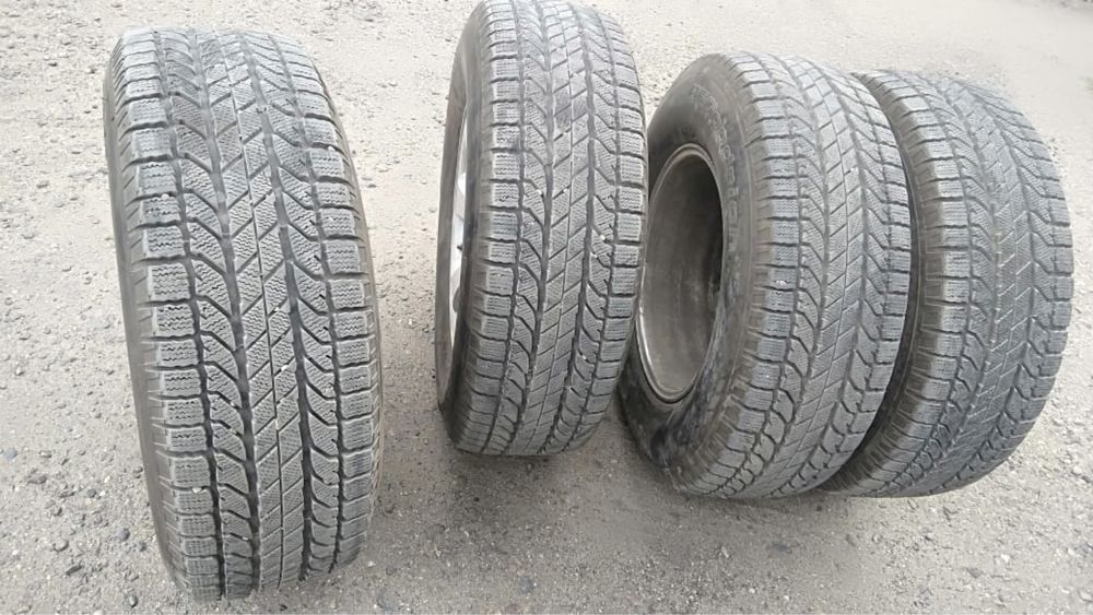 Шины R17 265/65 BRIDGESTONE BLIZZAK(Япония)
