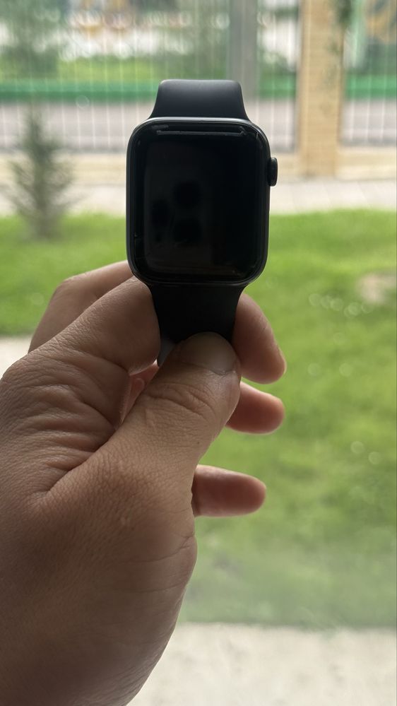 Apple Watch SE 44 мм черный