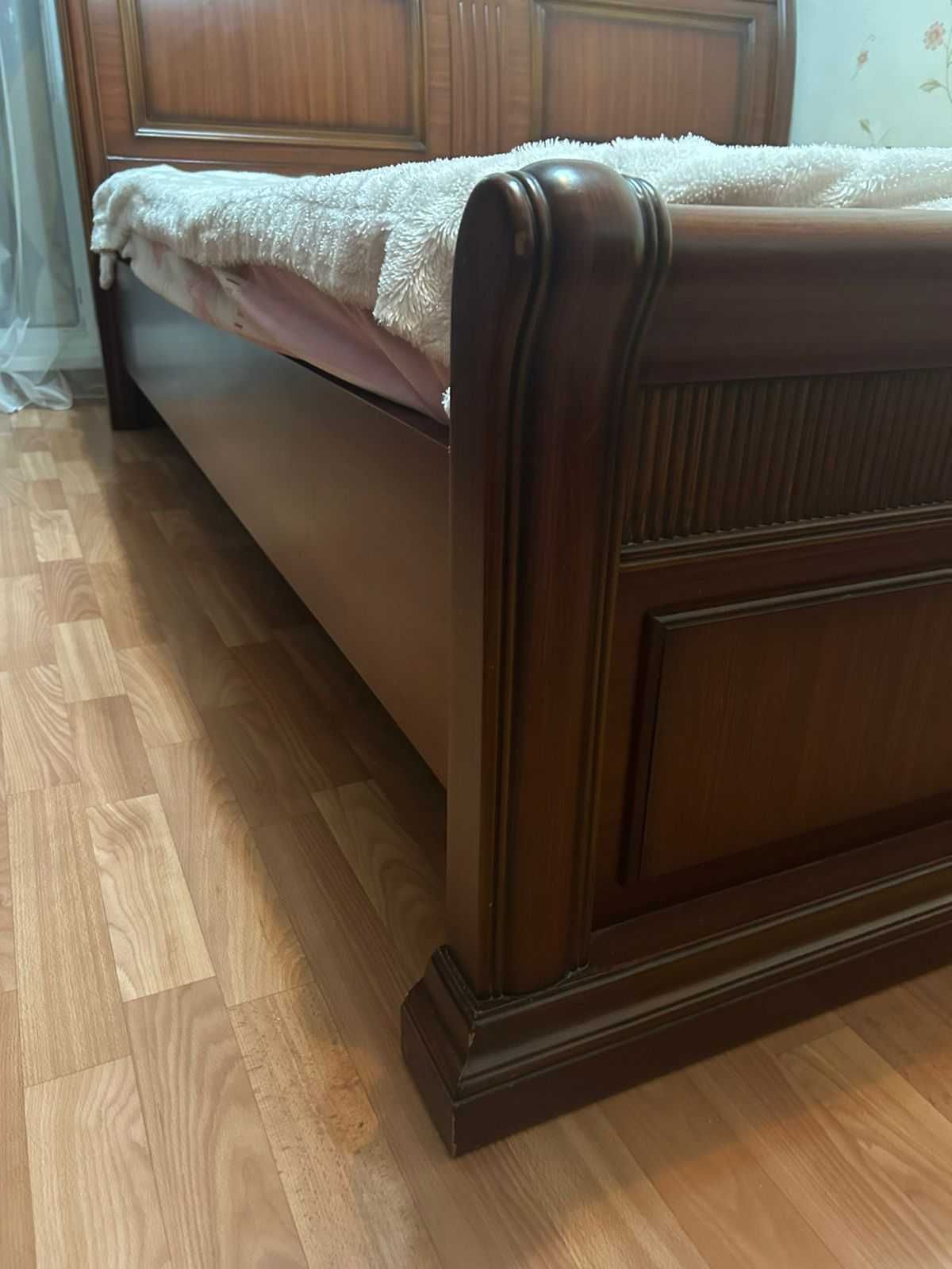 Двуспальная кровать Б/у