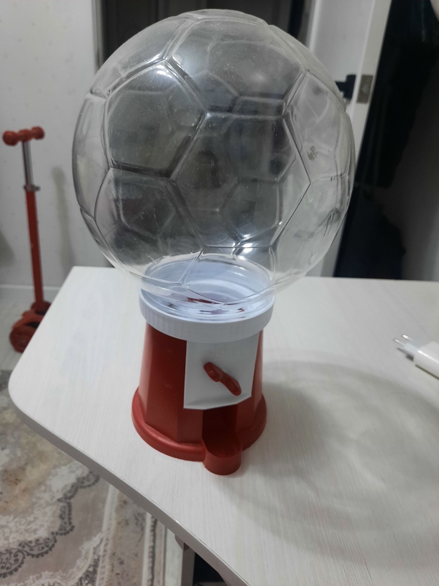 Аппарат игрушечный для жвачек и конфет