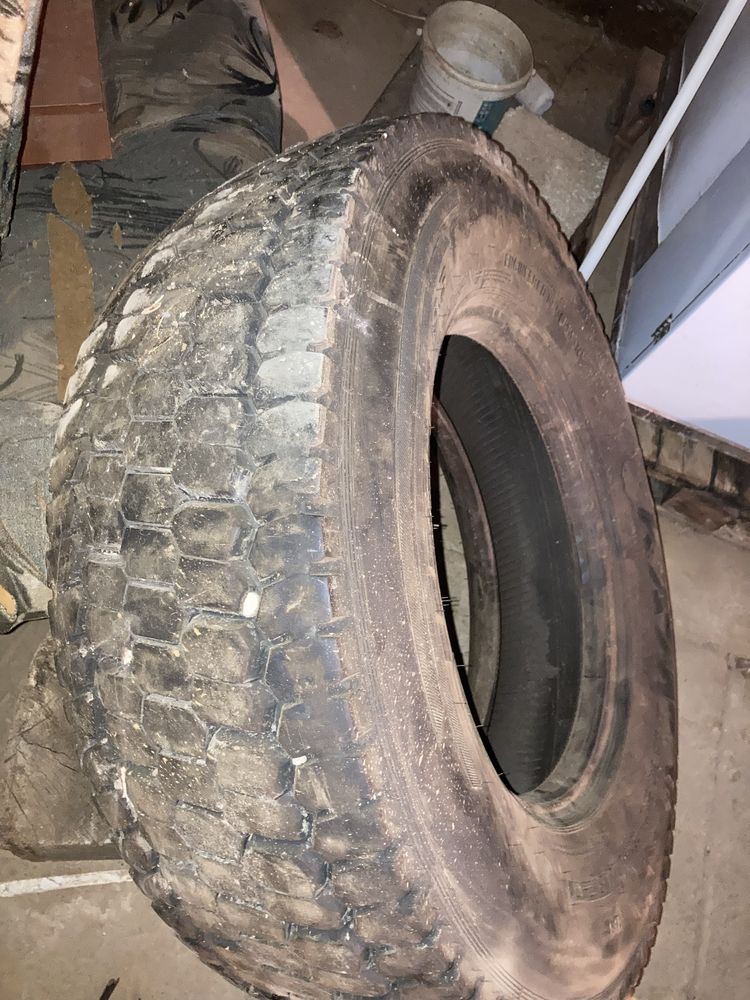 Покрышка от камаза 285/70/19.5