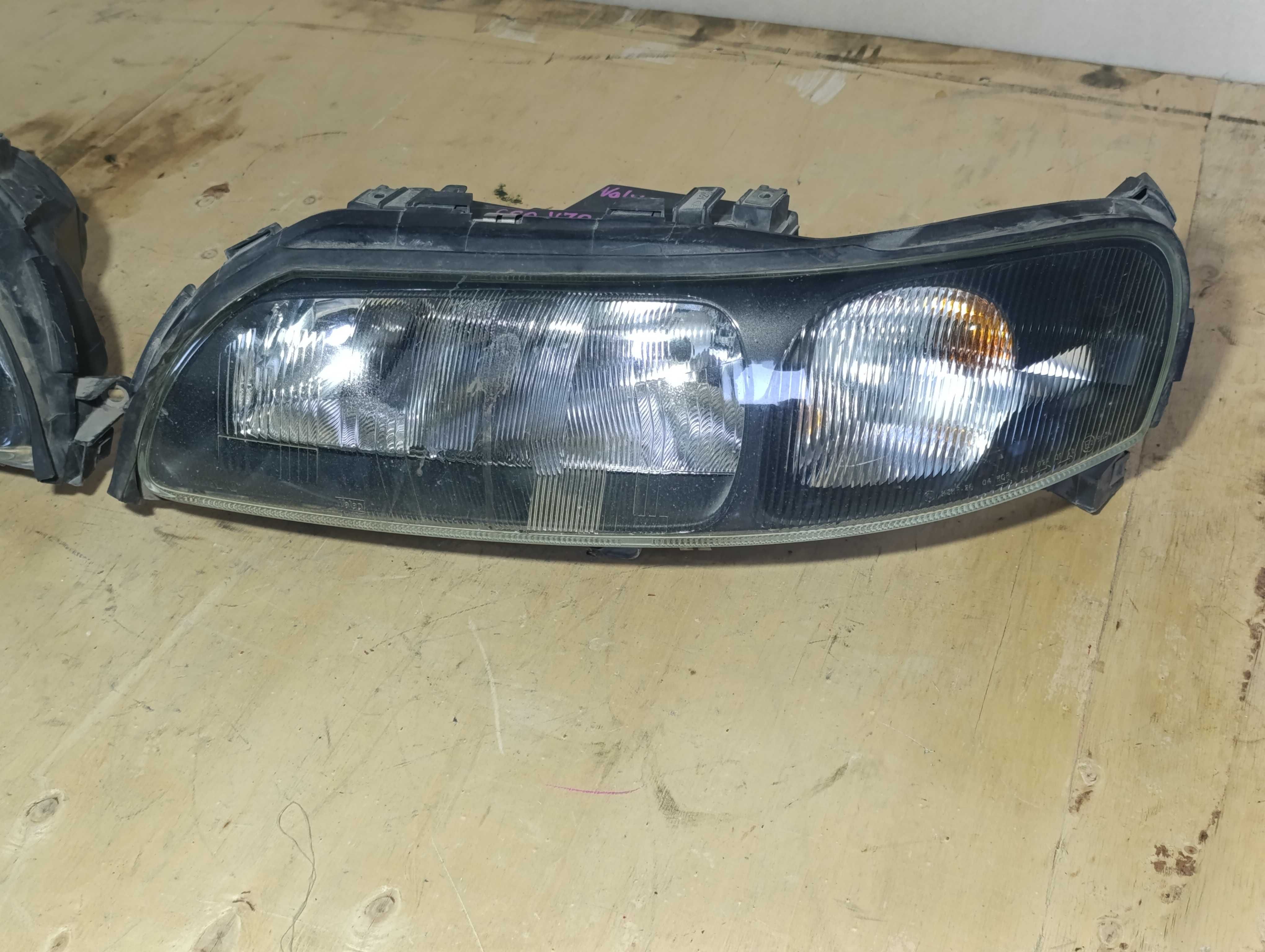 Фары передние Volvo S60 V70 XC70 Оригинал Б/У 00-04г