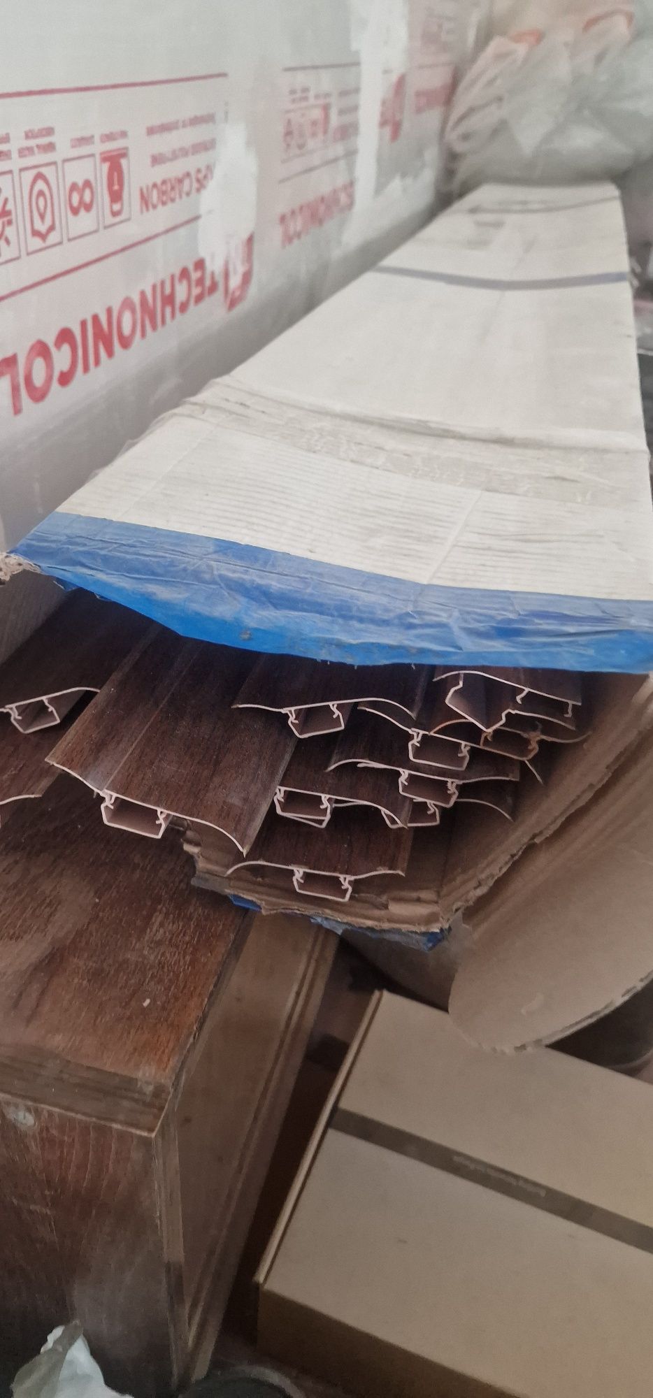Продам плинтусы новые