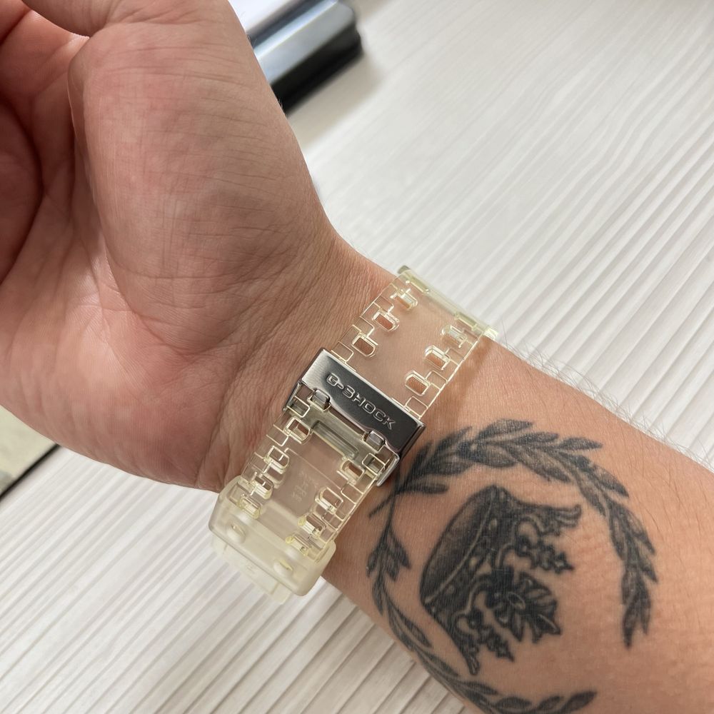 Продаю Casio G-Shock GA-700 SKE