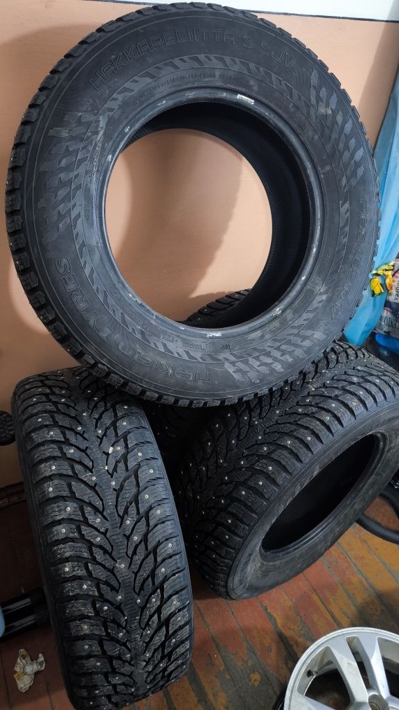 Продам Nokian Hakkapeliitta 9 SUV 265/65 R17 116T с шипами