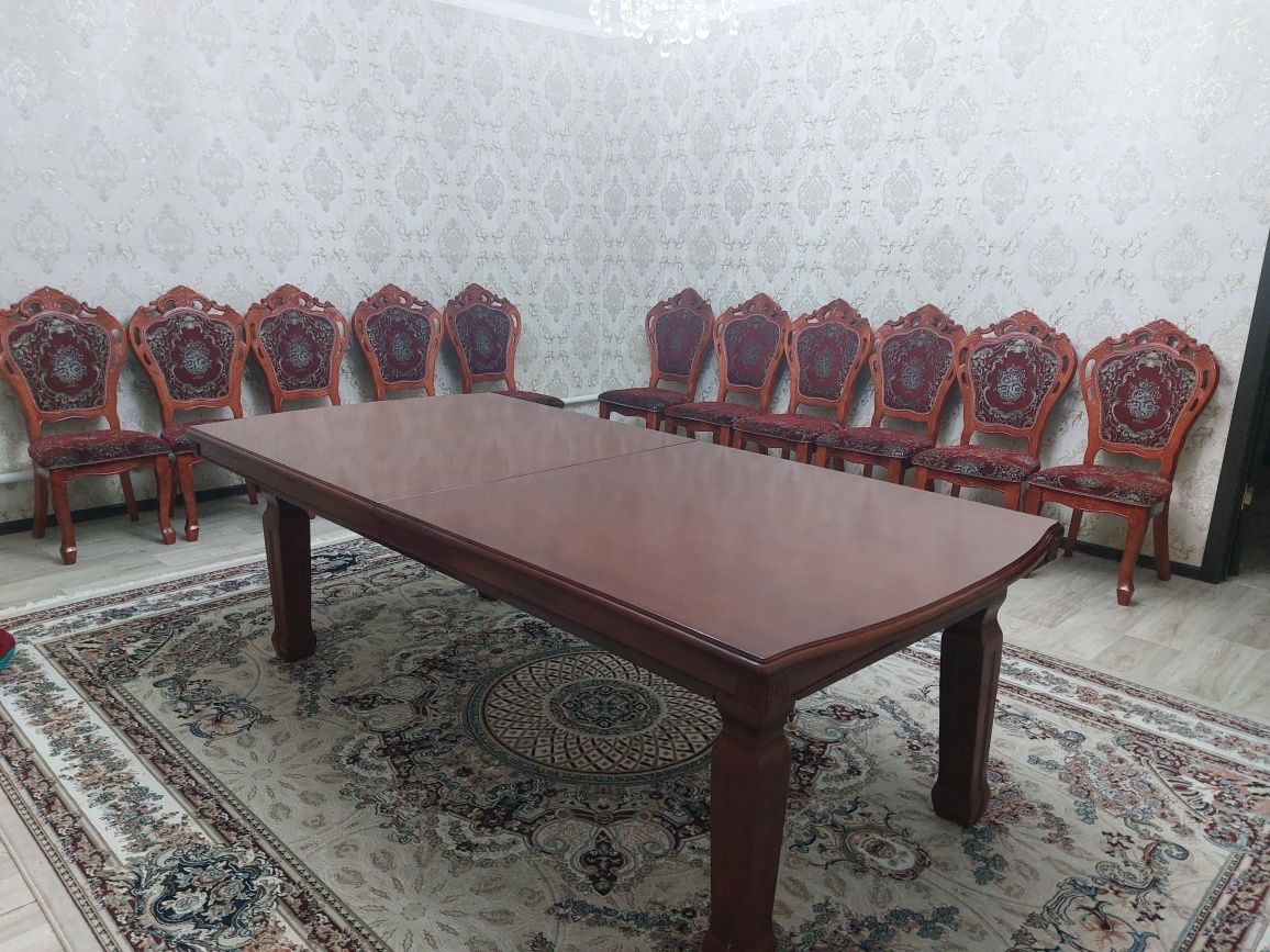 Дубовый стол со стульями скатерть в подарок