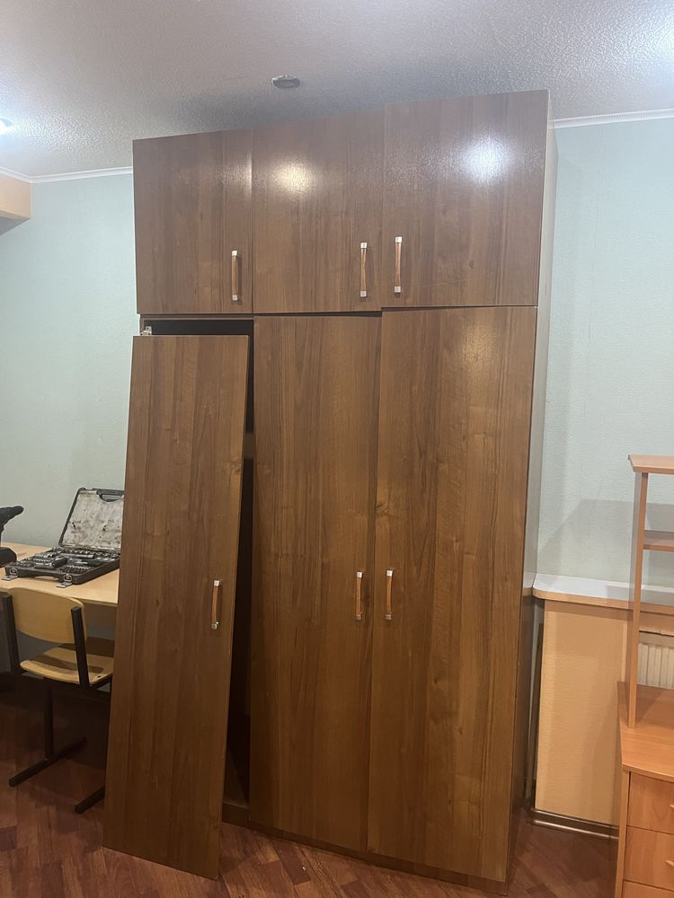 Бесплатно парта и шкав стол кампютерный