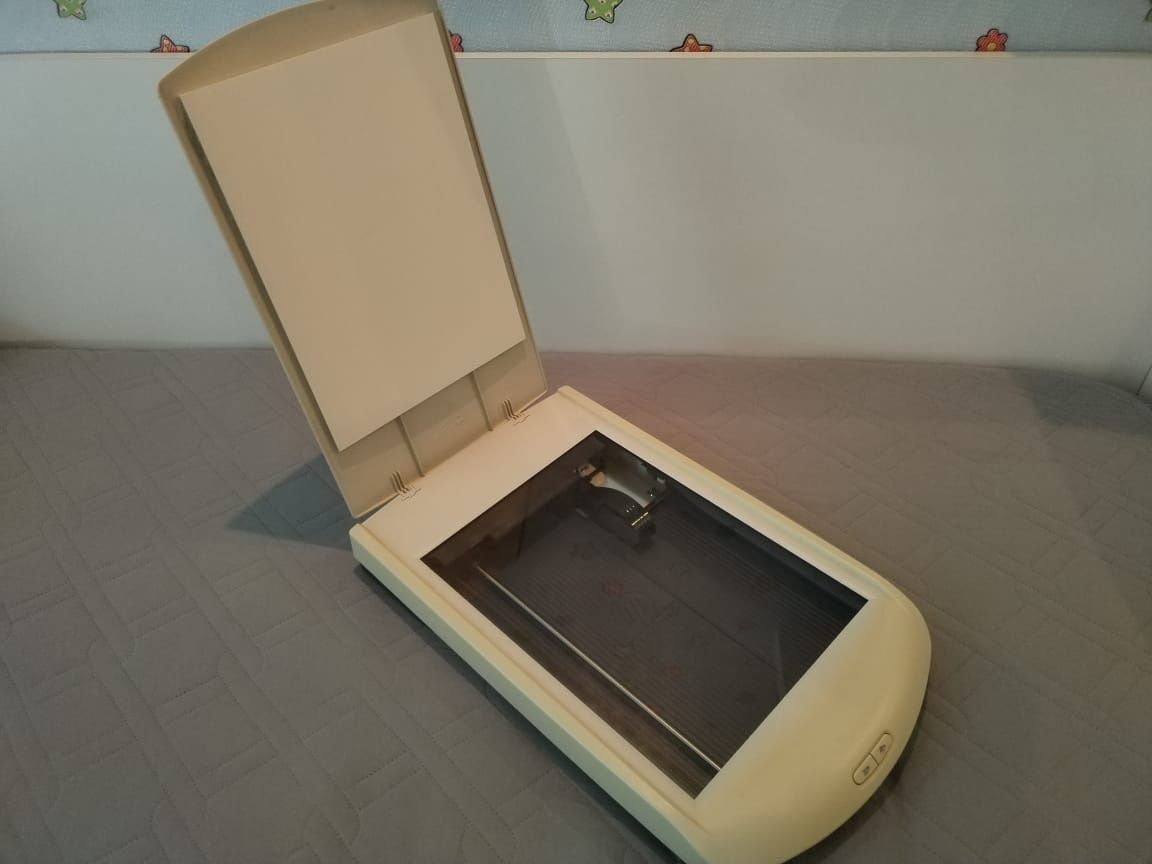 Сканер HP  2400.