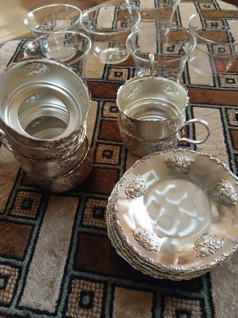 Старинные чашки с тарелочками