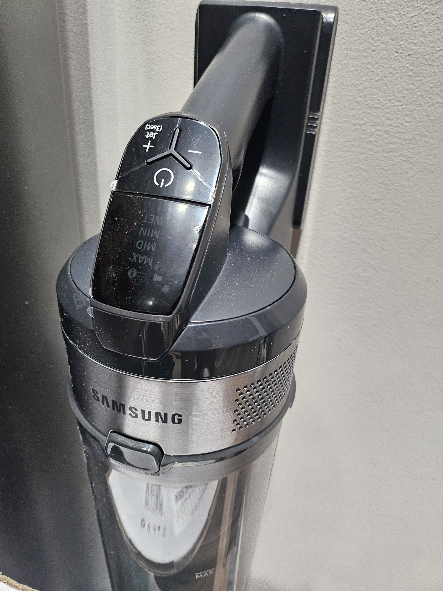 Продам вертикальный пылесос Samsung Jet 75