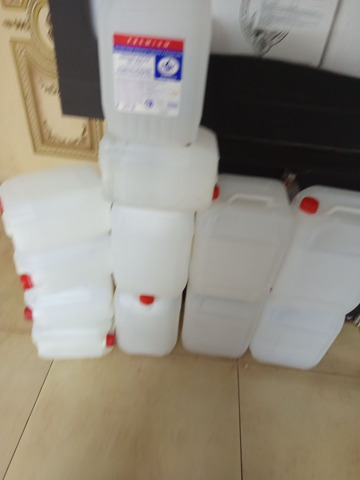 Продам канистры 5/10 л