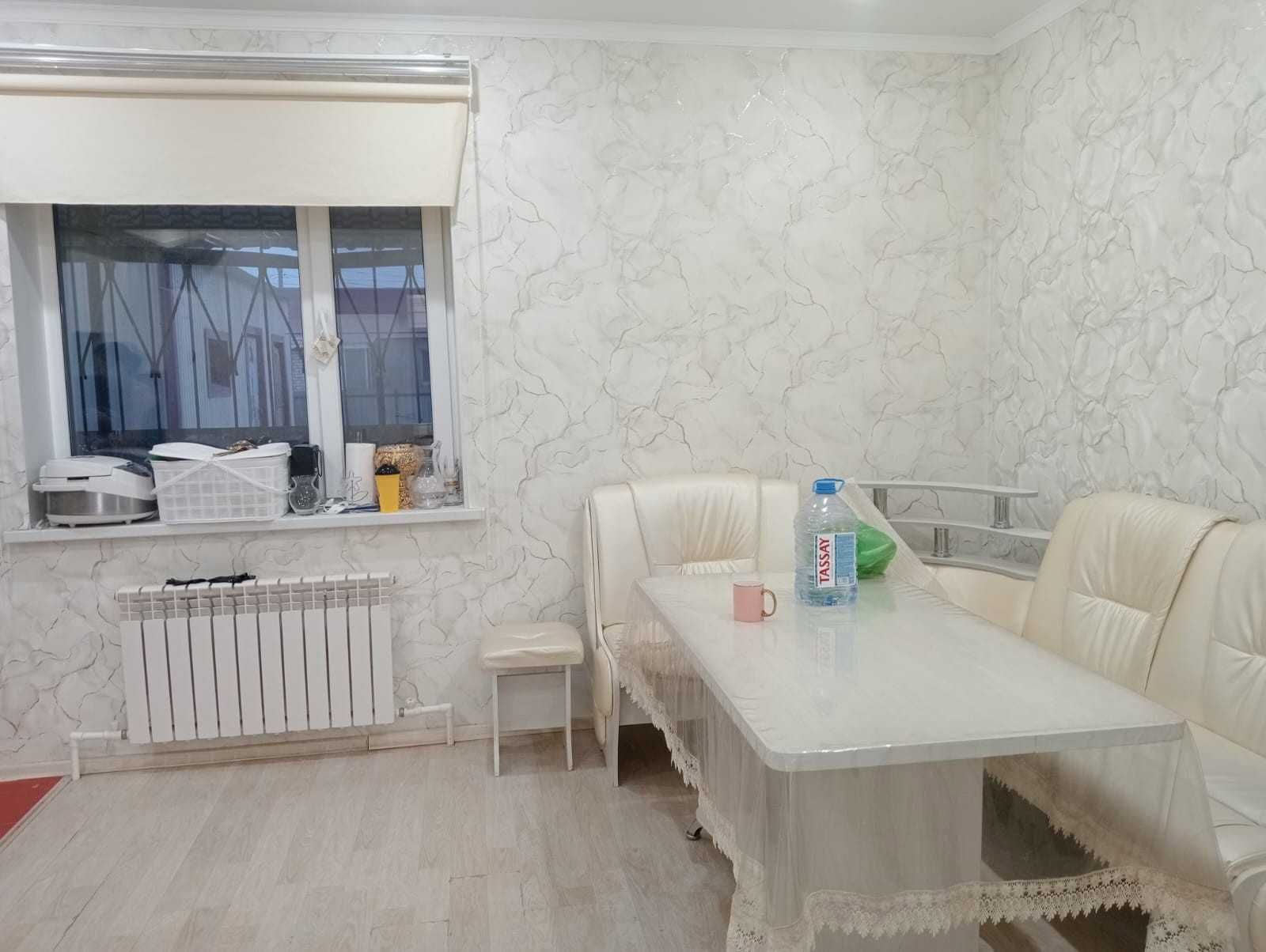 В районе Старого аэропорта продается 7-ком. коттедж