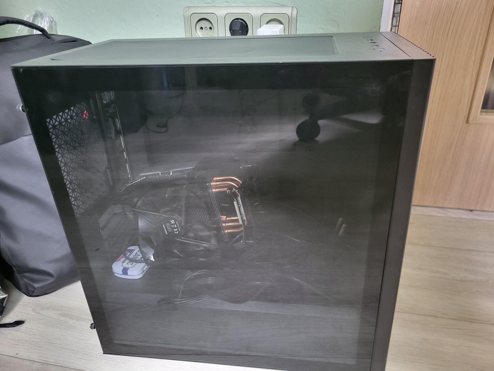 Продаю корпус (кейс), блок питания (msi 650 w) и башню для процессора