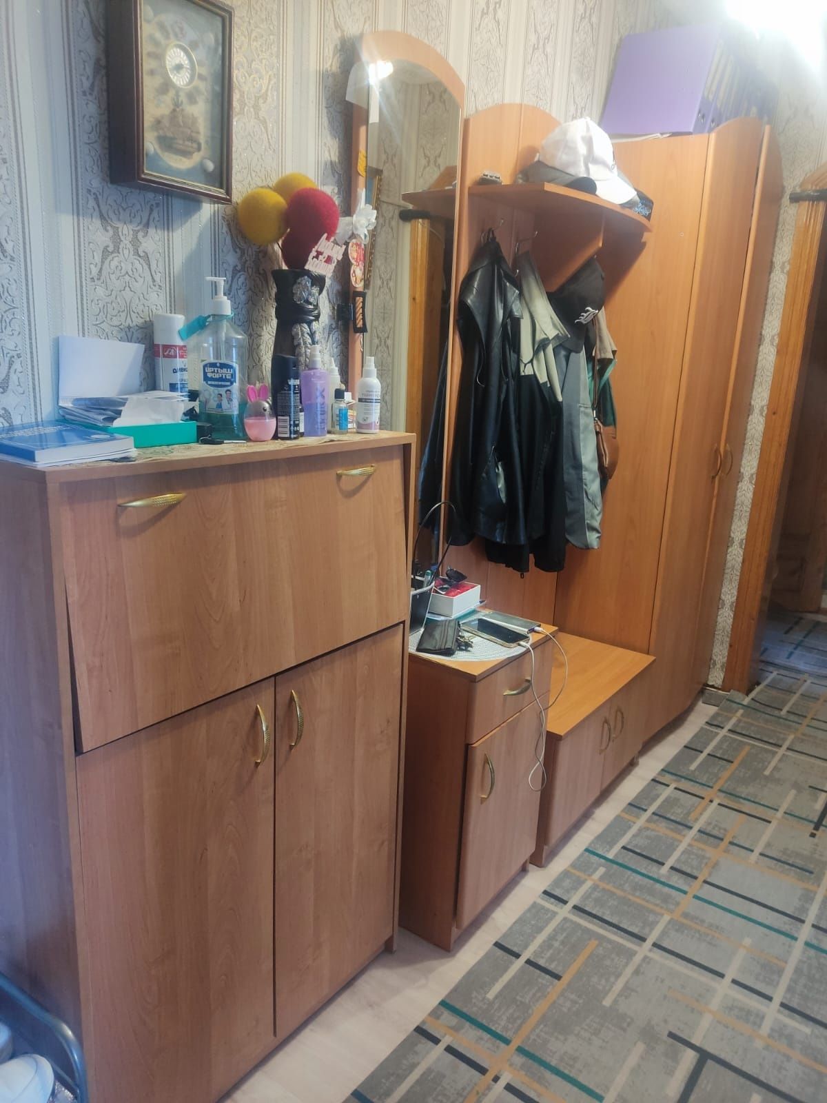 Продам прихожую.