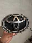 Эмблема решетки TOYOTA