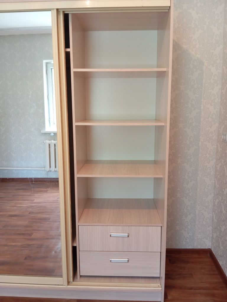 Шкаф купе с зеркалом