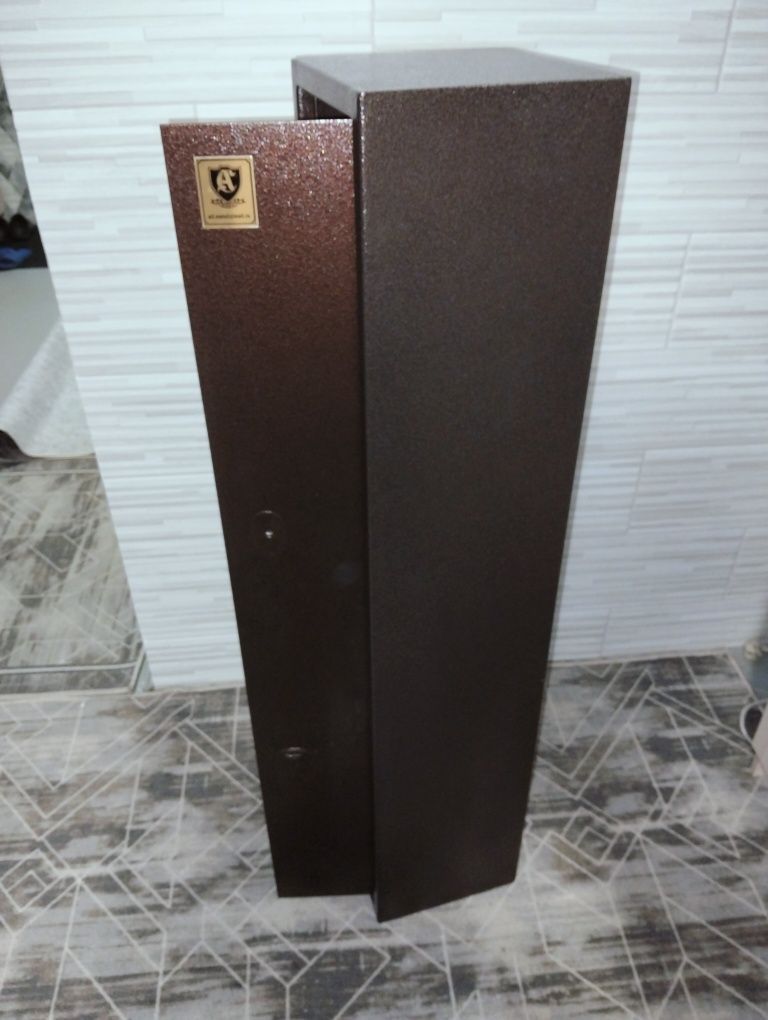 Продам     сейф.