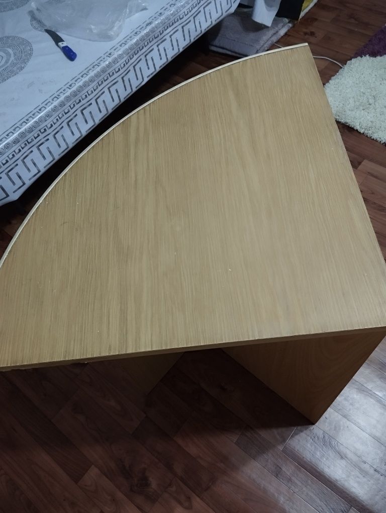 Трёхугловой стол