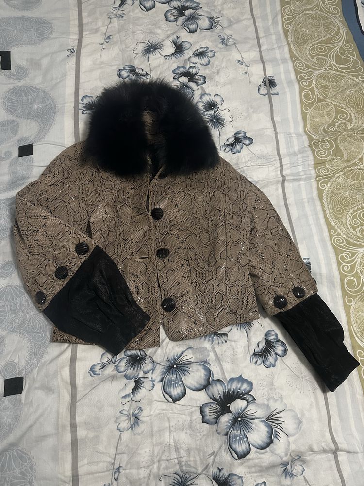 Продам куртку натуральную