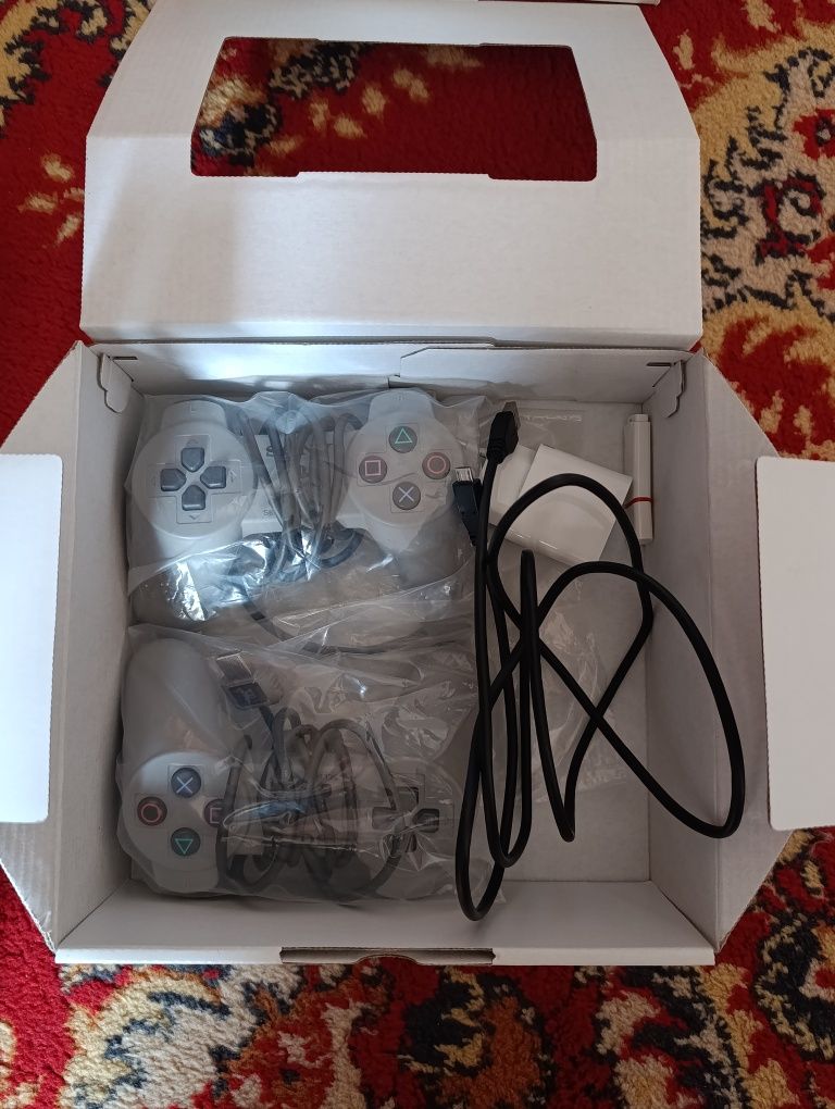 Продам PlayStation Classic — с дополнительными играми!