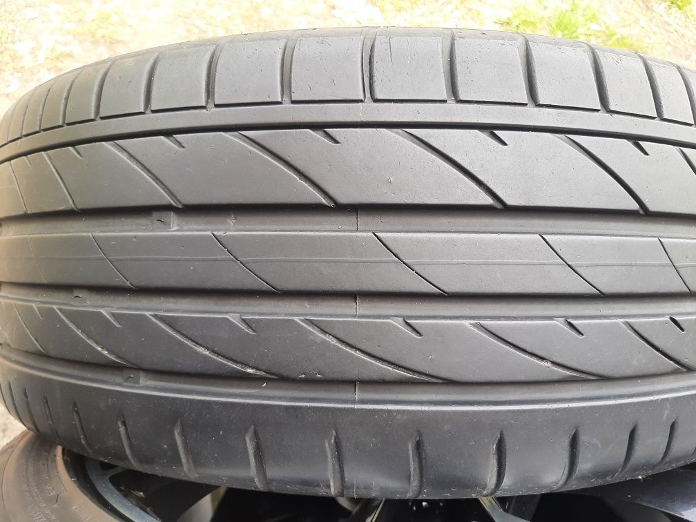 Продам шины 225/40/18 максис спорт.