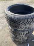 Шины зимние комплект (275/40 R20)