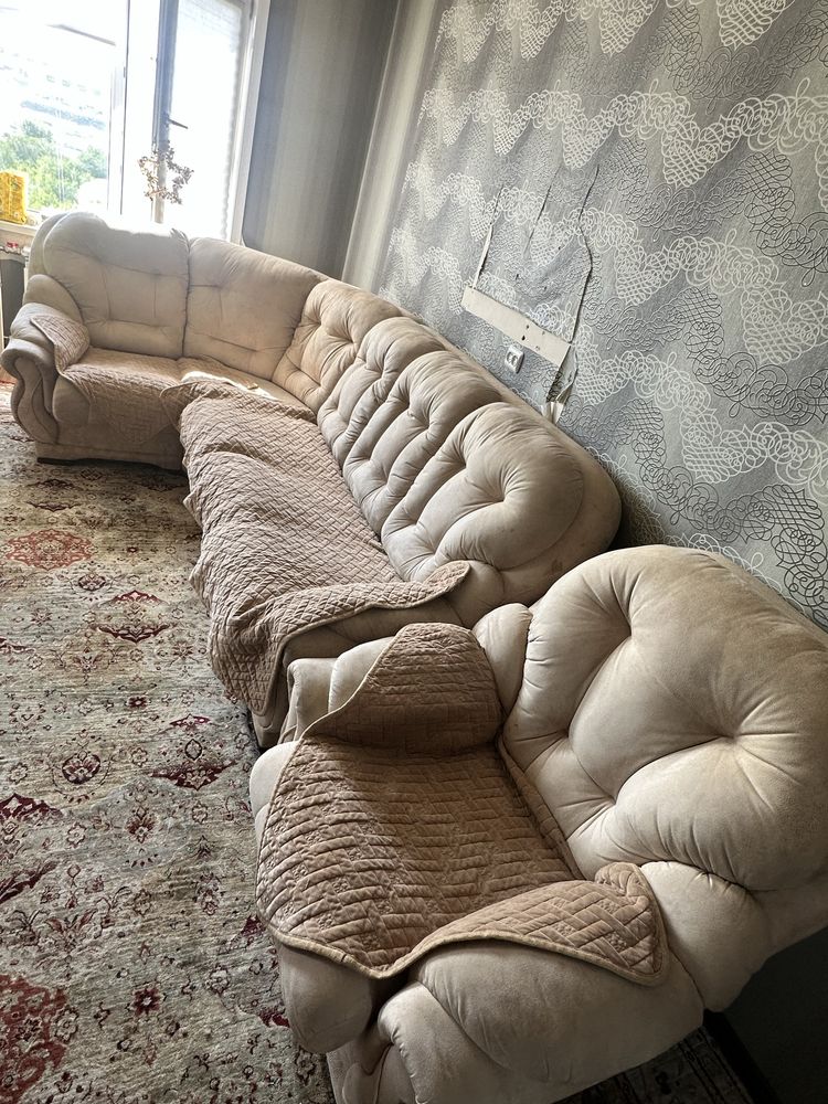 Продам угловой диван с креслом