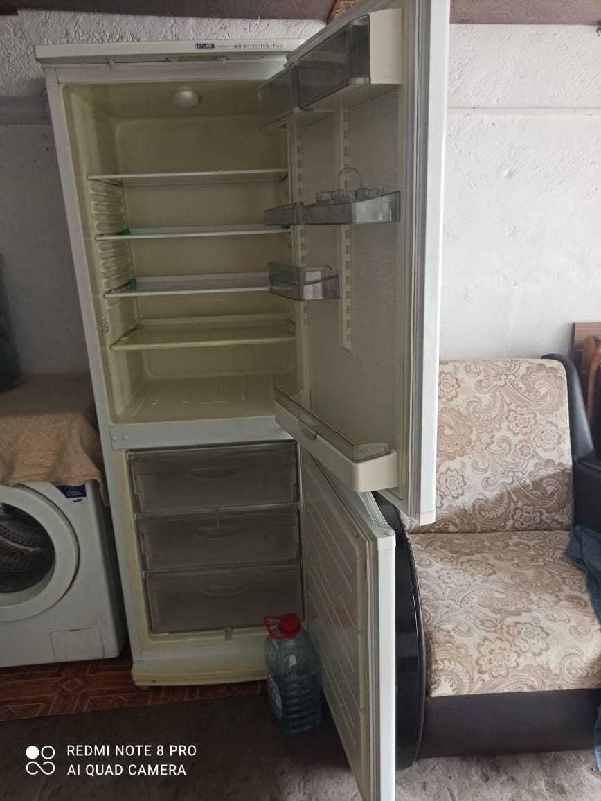 Продам двухкамерный холодильник Атлант б/у в хорошем состоянии