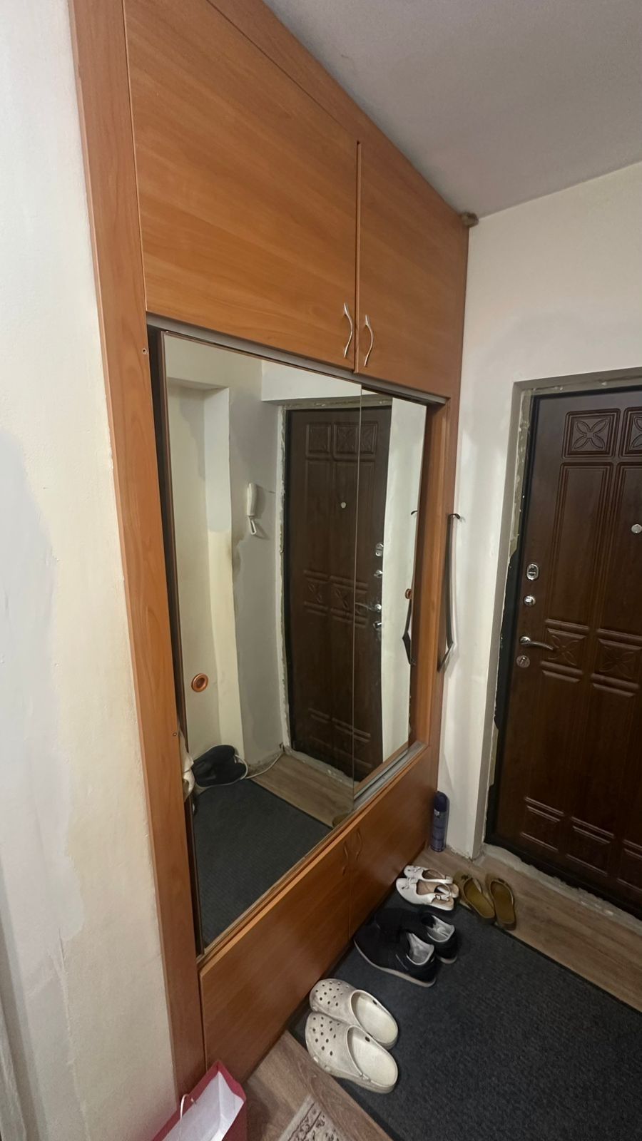 Шкаф в прихожей лдсп