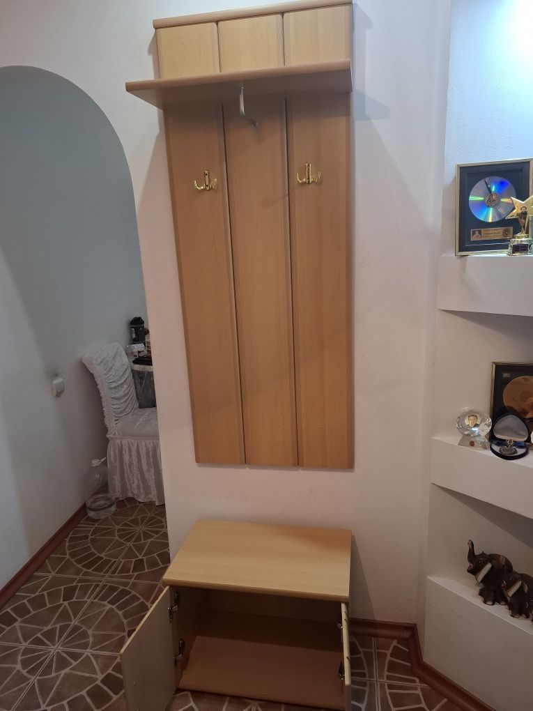 Продам прихожую . Польская. Качество хорошее. В отличном состоянии .
