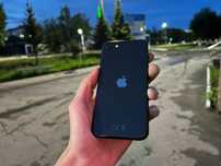 Продам iPhone SE 2020