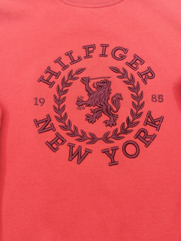 Толстовка от бренда Tommy hilfiger