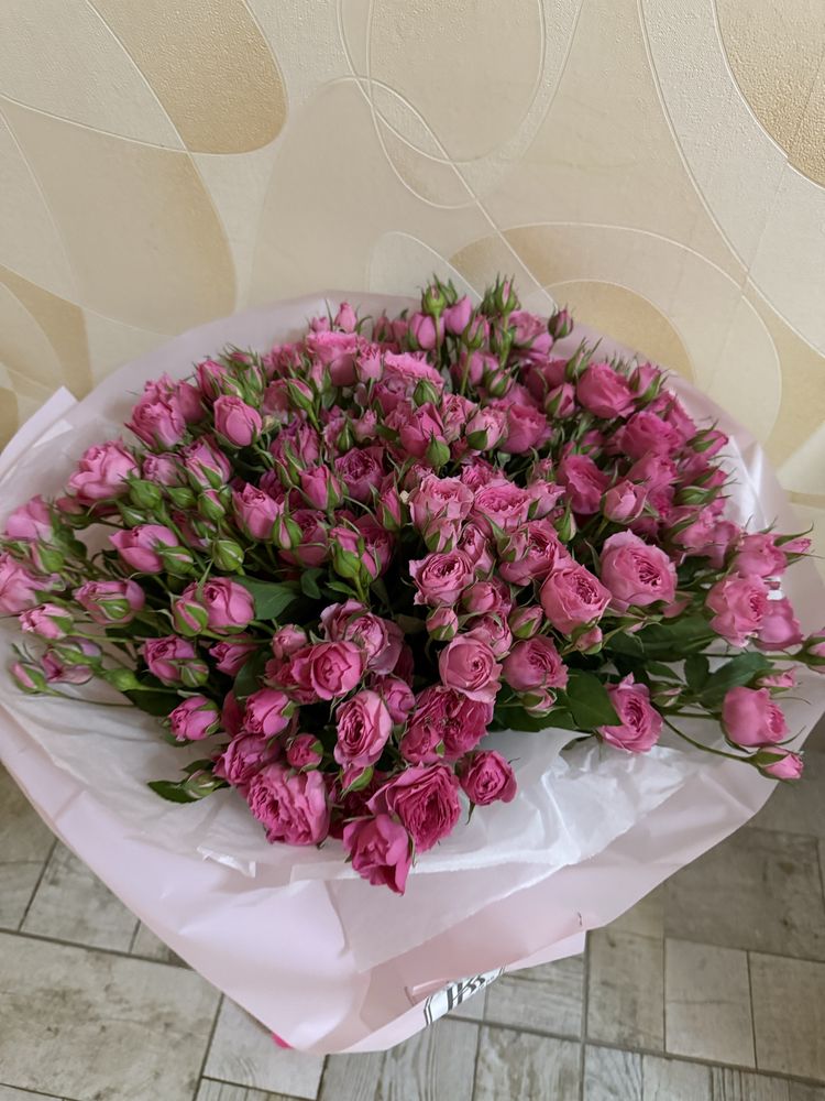 Цветы букеты из кустовых роз