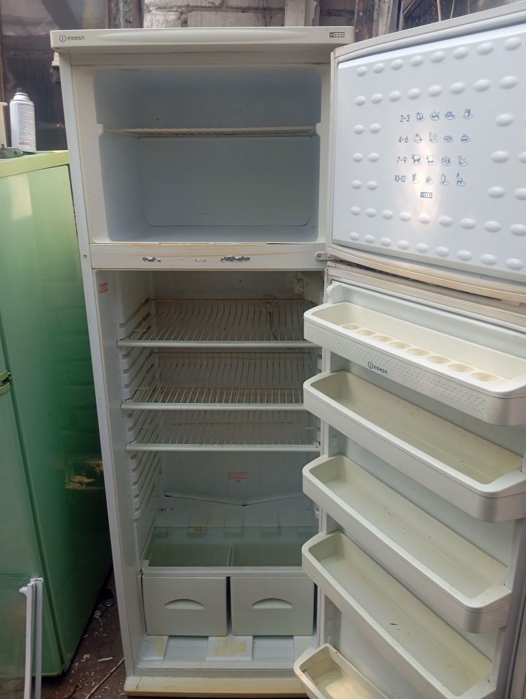 Продам холодильник