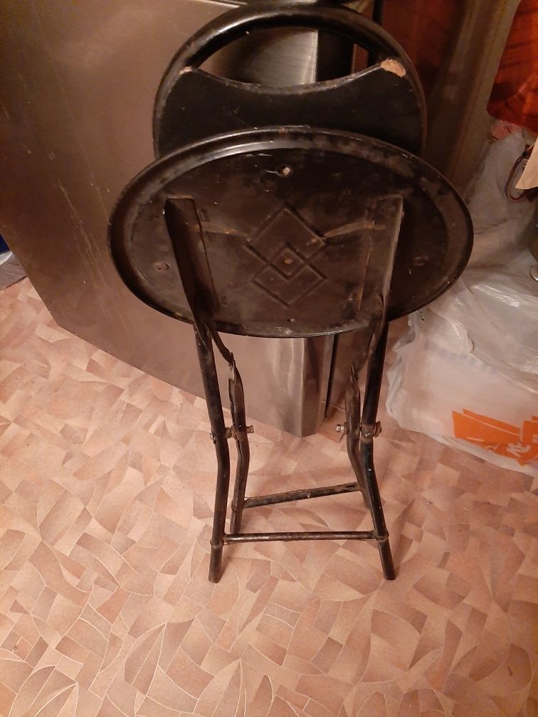 Продаётся б/у раскладной железный советский стульчик