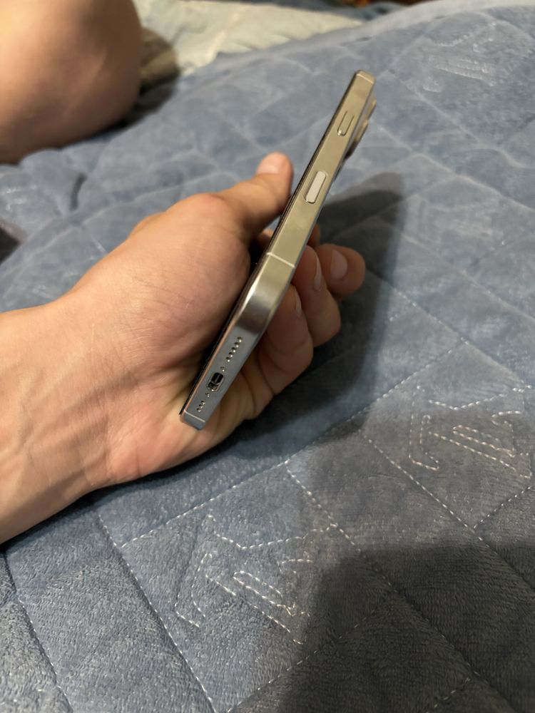 Iphone 16 pro беллый