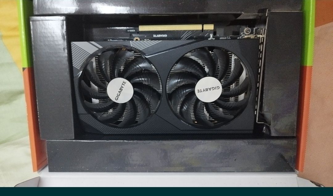 Продам видеокарту гигабайт RTX 3050