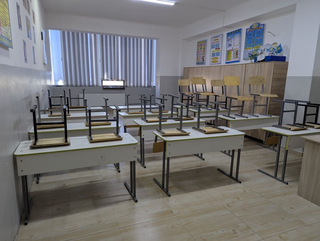 Продам парты со стульями б/у