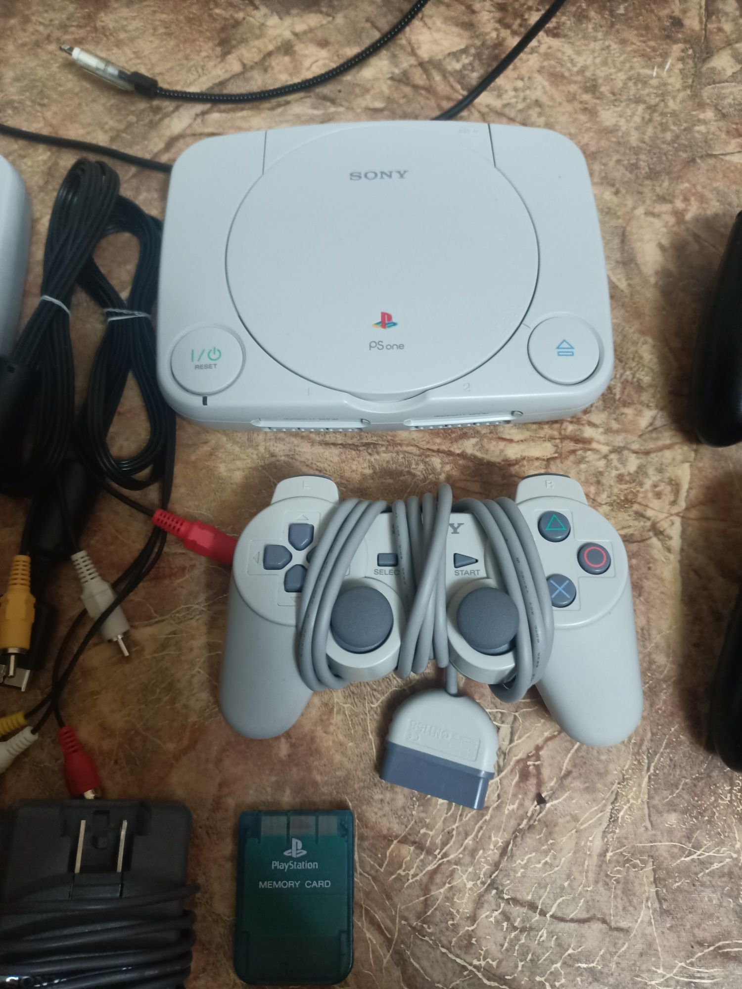 Две Sony playstation 1