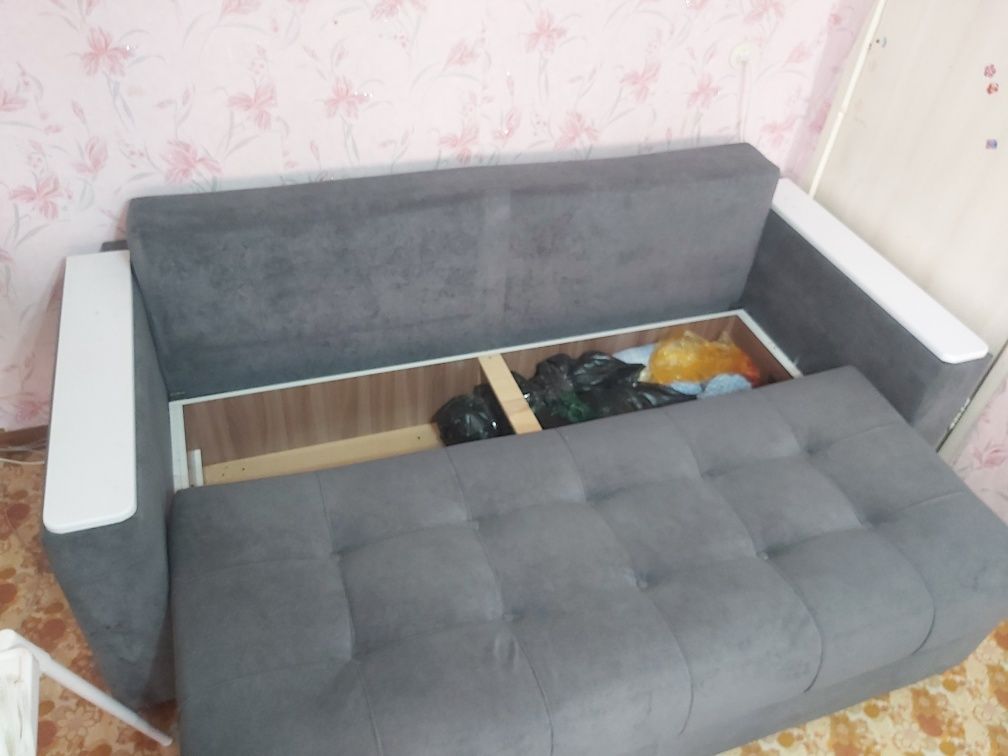 Срочно Продам диван в отличном состоянии