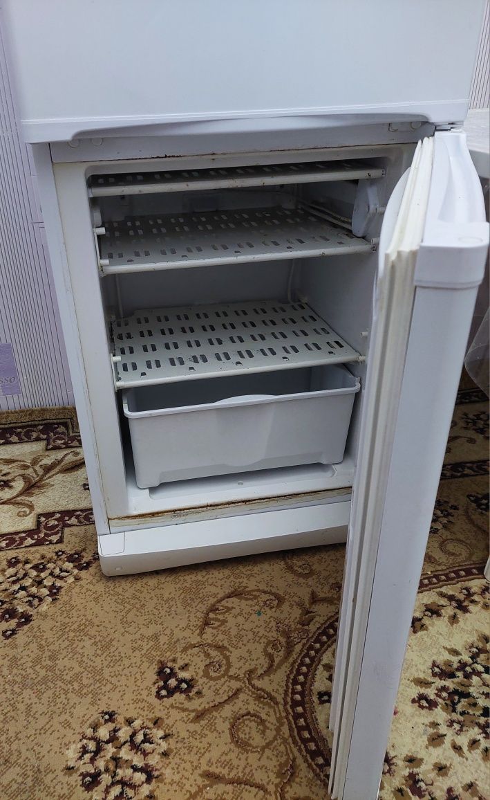 Продам холодильник