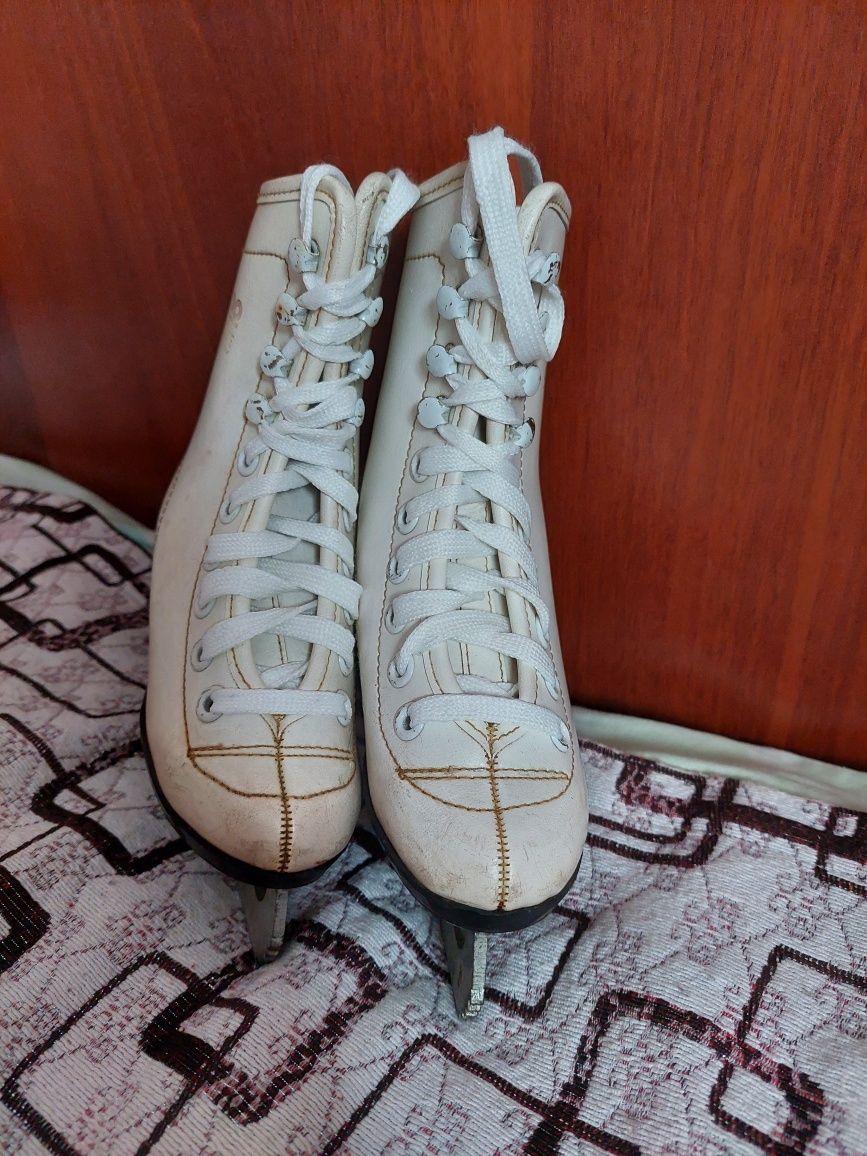 Продам детские коньки
