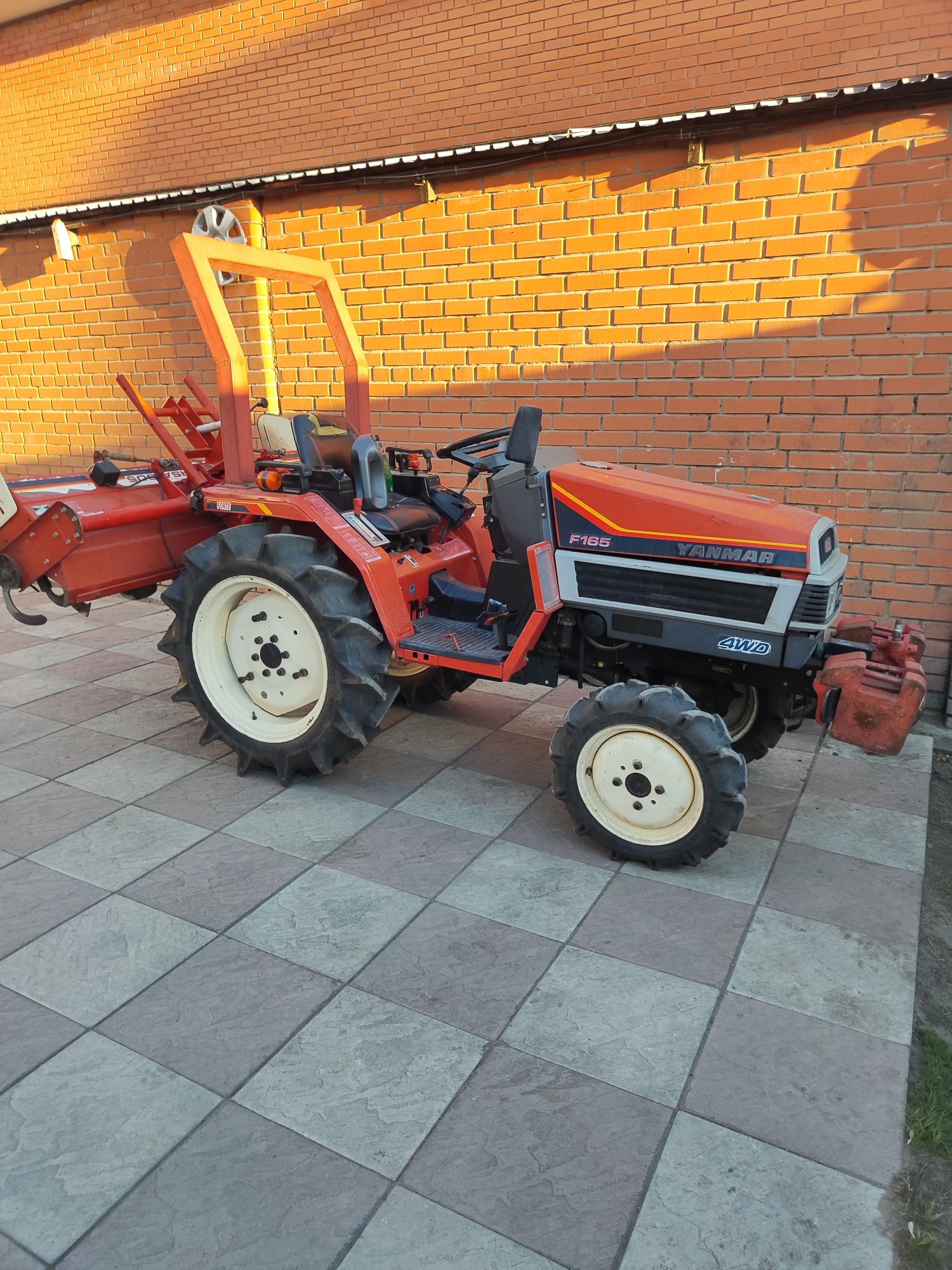 Продам японский минитрактор yanmar f16