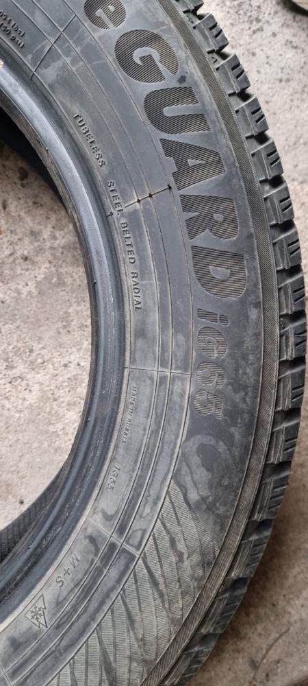 Шины в очень хорошем состоянии 225/65/17 Yokohama Geolander IceGuard