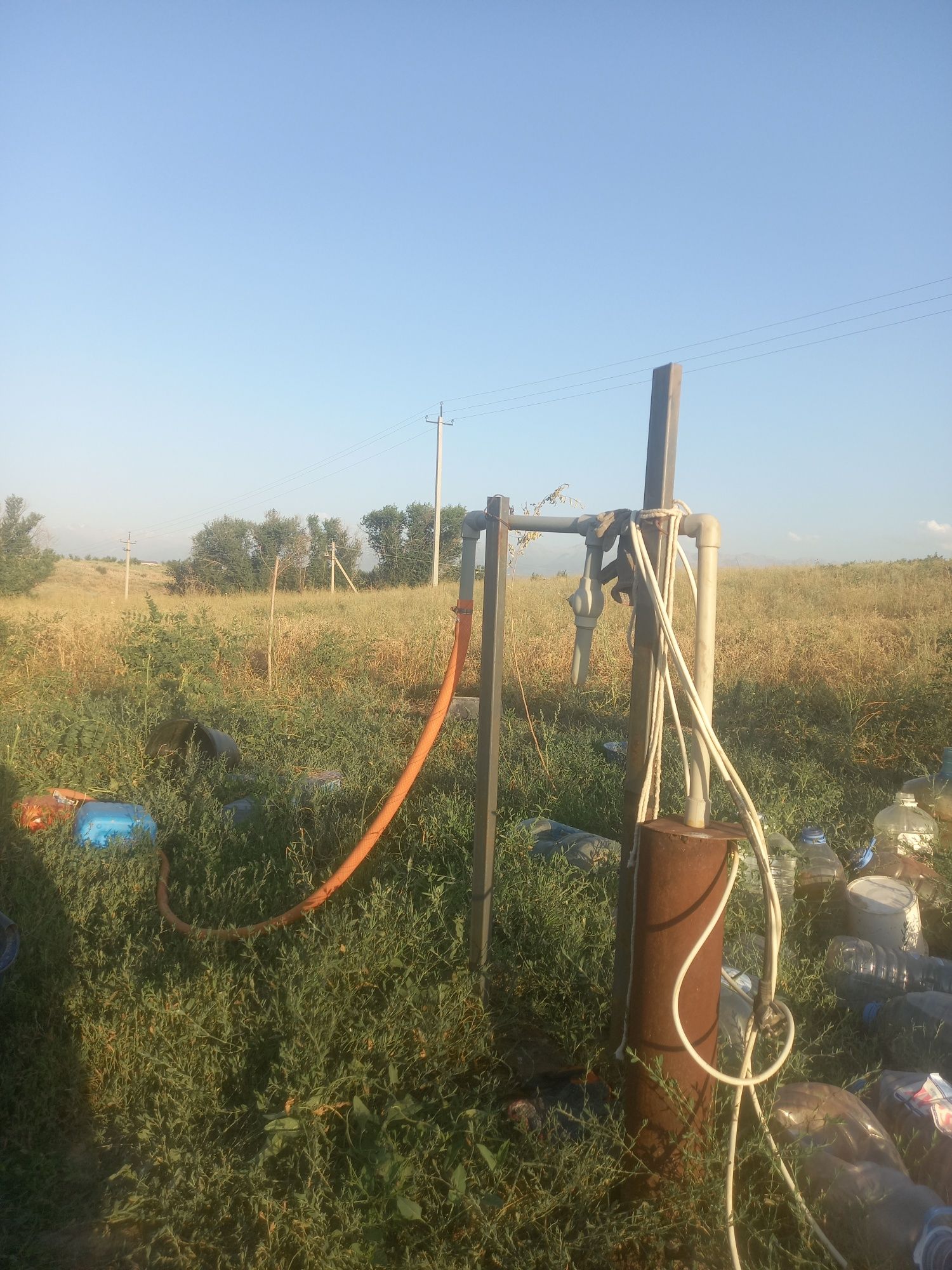 Продаётся фазенда 10.5 га.В доль трассы. Свет,вода.