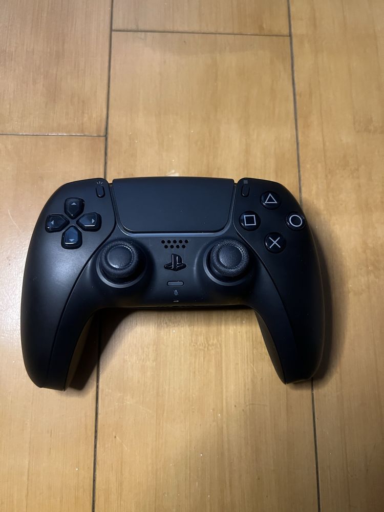 Джойстик от PS5, в черном цвете