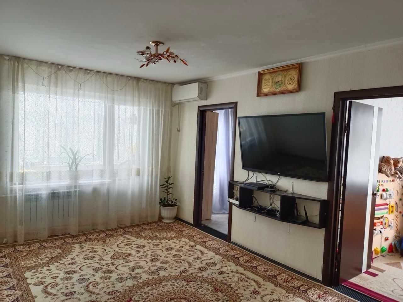 Продаётся 4 Ком квартира район ОМЕГА 2 рабочий