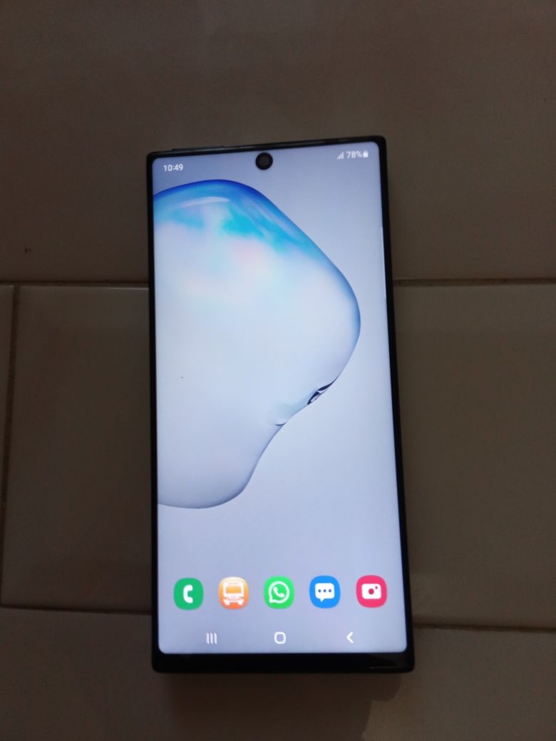 Продам два телефона Самсунг нот10+ и а10s