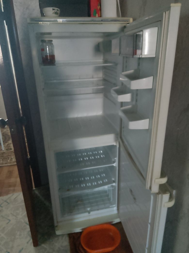 Хололилник жұмыс істеп тұр